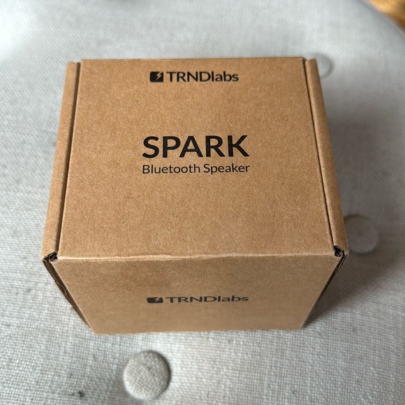 NWT TRNDLabs SPARK Bluetooth Speaker Portable Grey/Silver - Picture 2 of 5